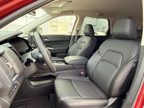 New 2026 Nissan Pathfinder SL image 10