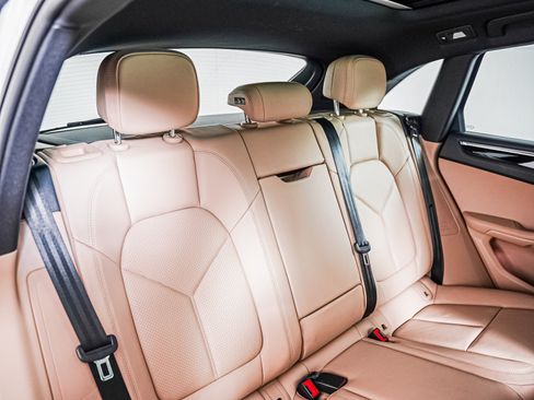 Used 2026 Porsche Macan AWD/4WD image 6