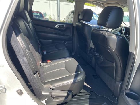 Used 2017 Nissan Pathfinder Platinum FWD image 27