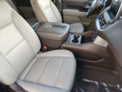 Used 2023 Chevrolet Tahoe Z71 w/ Luxury Package AWD/4WD image 8