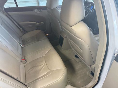 Used 2011 Chrysler 300 C image 19