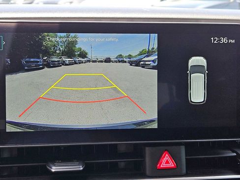 Used 2025 Kia Carnival FWD image 17