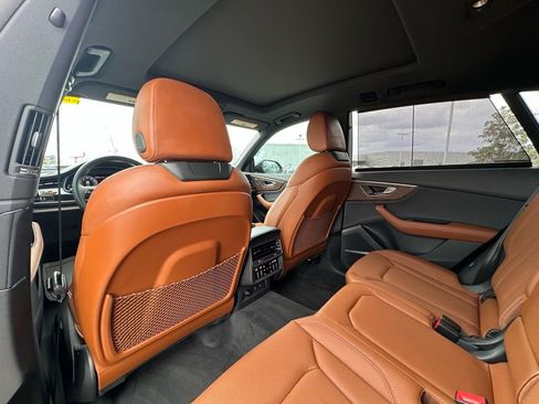 Used 2025 Audi Q8 Prestige image 24