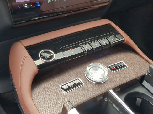 New 2026 Lincoln Navigator L Reserve AWD/4WD image 19