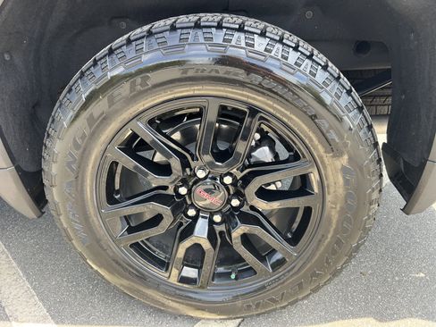 Used 2025 GMC Sierra 1500 Elevation w/ Preferred Package AWD/4WD image 10