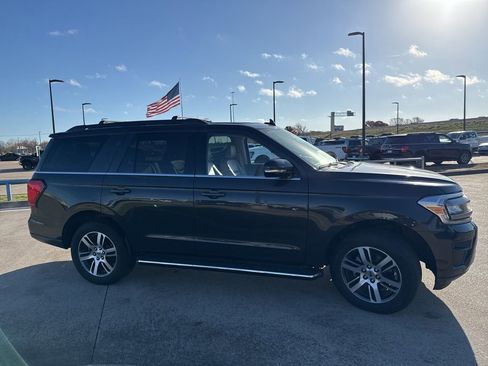 Used 2023 Ford Expedition XLT image 17