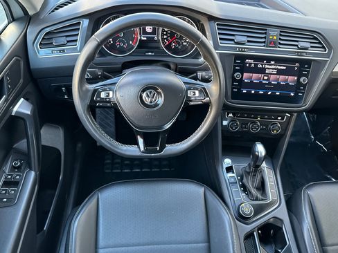 Used 2021 Volkswagen Tiguan SE image 14