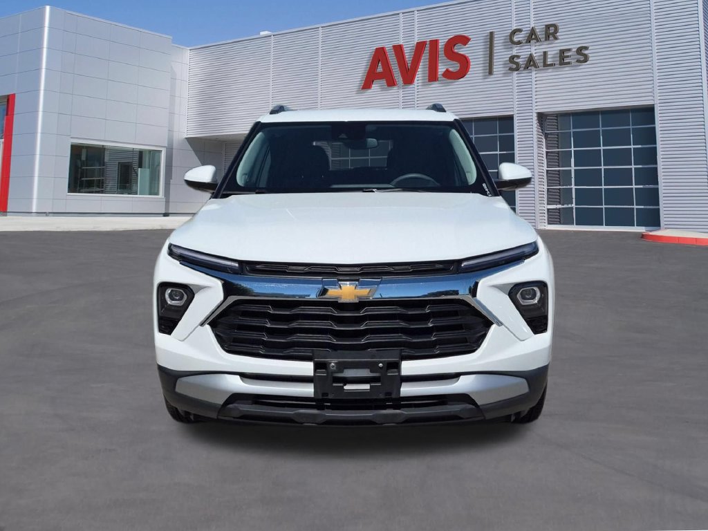 Used 2025 Chevrolet TrailBlazer LT AWD/4WD image 2