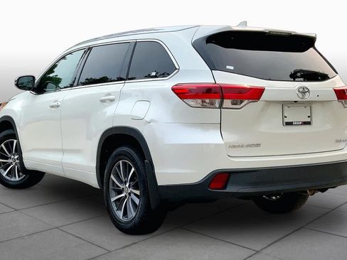 Used 2018 Toyota Highlander XLE AWD/4WD image 12