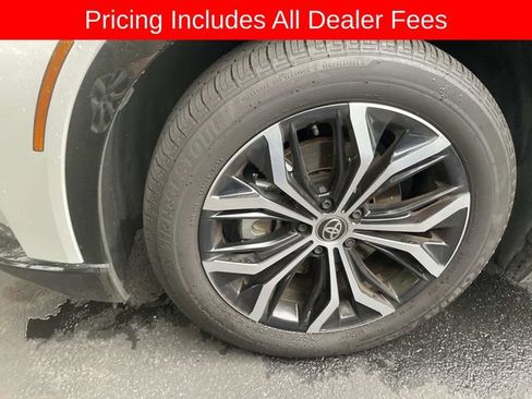 Used 2025 Toyota Crown Signia AWD/4WD image 2