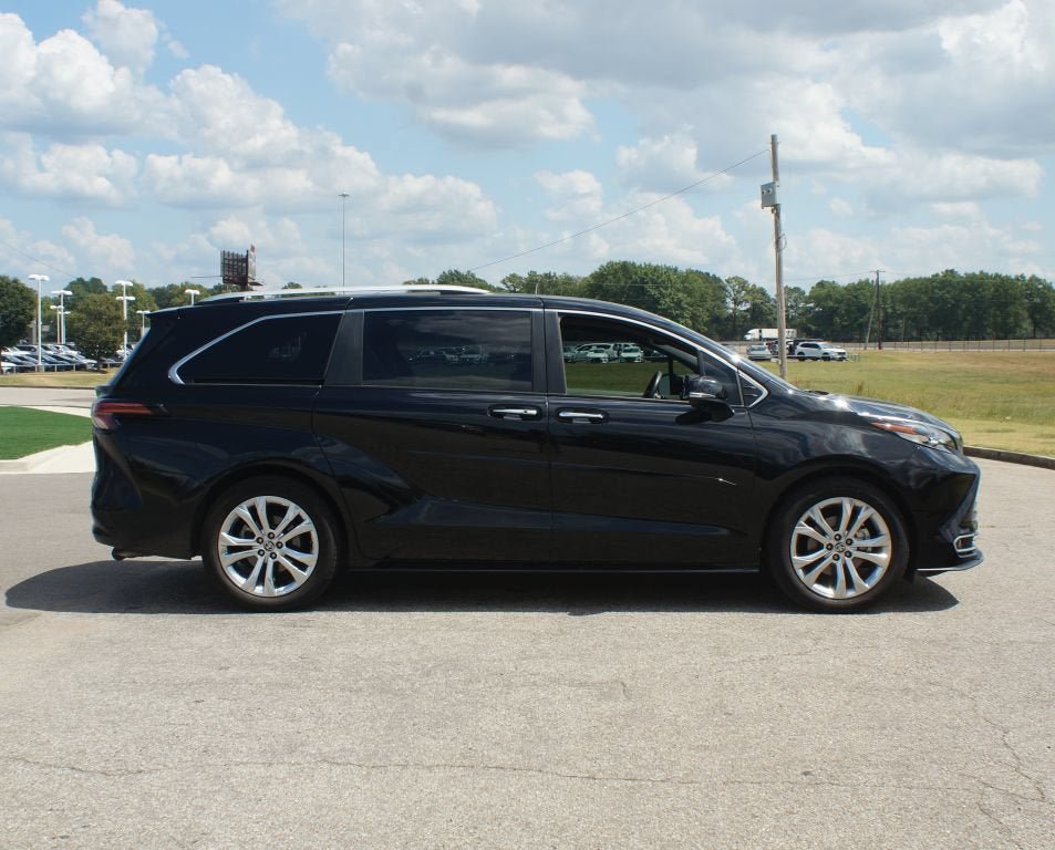 Used 2022 Toyota Sienna Platinum FWD image 23
