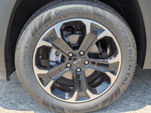 New 2026 Chevrolet Equinox LT w/ Safety and Technology Package FWD image 30