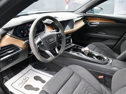 Used 2022 Audi e-tron GT Premium Plus image 27