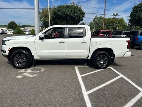 Used 2025 Nissan Frontier SV w/ SV Convenience Package AWD/4WD image 4