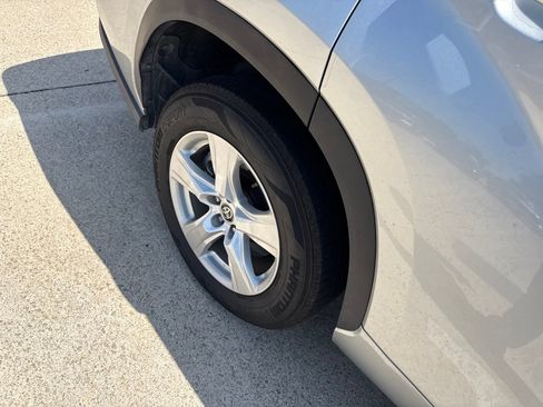 Used 2023 Toyota Highlander LE FWD image 10