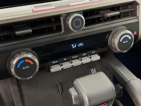 Used 2024 Toyota Tacoma TRD Off-Road image 24