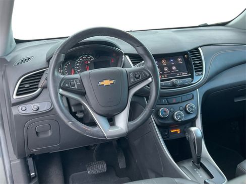 Used 2022 Chevrolet Trax LT w/ Sport Edition image 17