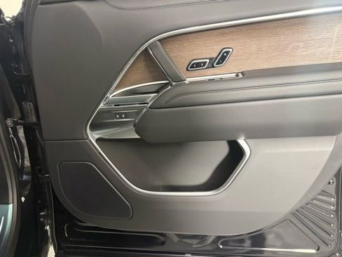 New 2025 Land Rover Range Rover SE image 31