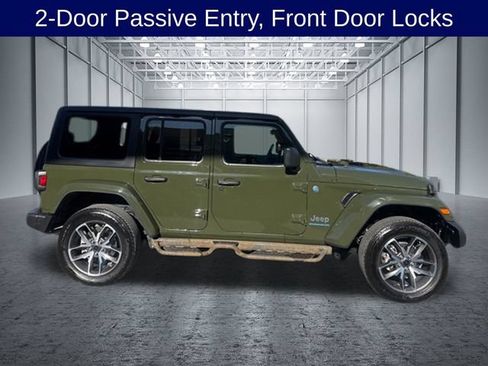 Used 2024 Jeep Wrangler Unlimited w/ Convenience Group AWD/4WD image 6