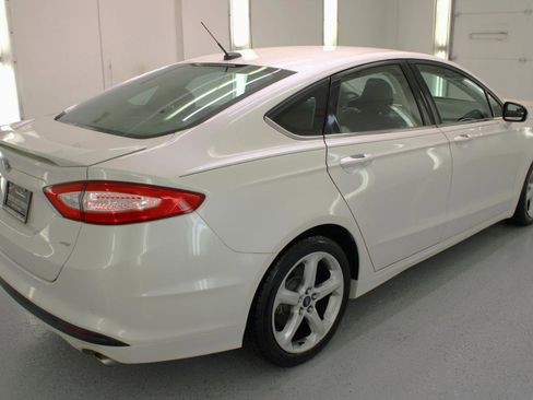 Used 2016 Ford Fusion SE image 9
