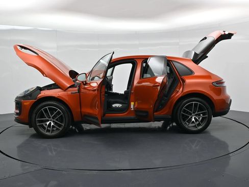 Certified 2024 Porsche Macan AWD/4WD image 24