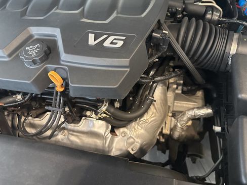 Used 2010 Buick Lucerne CXL image 35