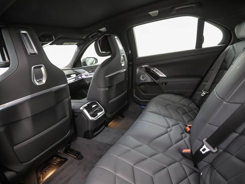 New 2026 BMW 750e xDrive w/ Executive Package AWD/4WD image 22