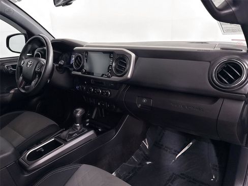 Used 2021 Toyota Tacoma TRD Off-Road AWD/4WD image 37