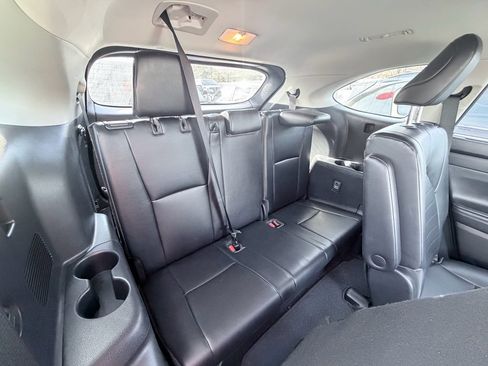 Used 2022 Toyota Highlander XLE image 27