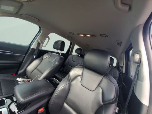 Used 2025 Kia Telluride LX FWD image 17