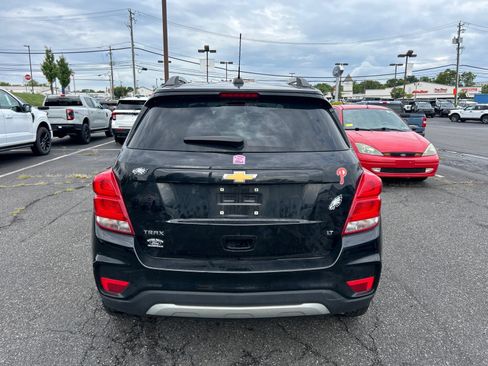Used 2019 Chevrolet Trax LT w/ LT Convenience Package FWD image 6