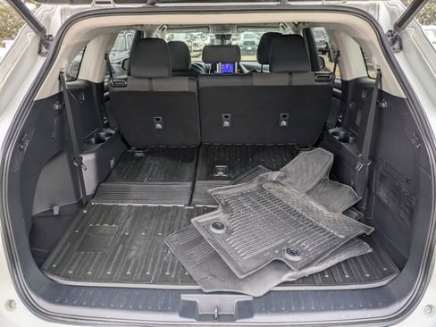 Used 2023 Toyota Highlander LE image 28