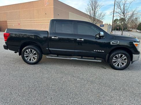Used 2017 Nissan Titan SL image 35