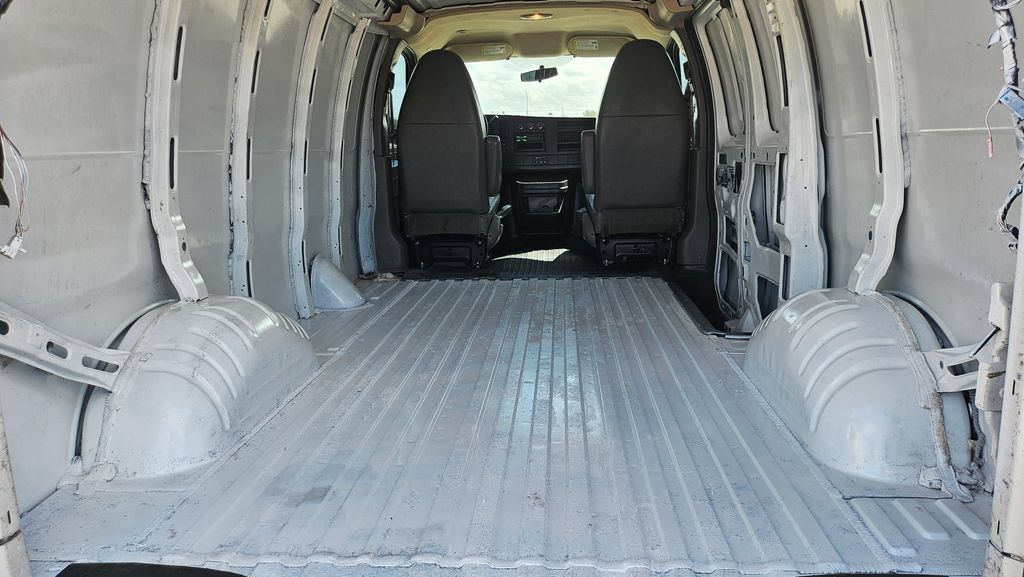 Used 2014 Chevrolet Express 1500 RWD image 14
