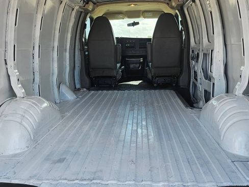Used 2014 Chevrolet Express 1500 RWD image 14