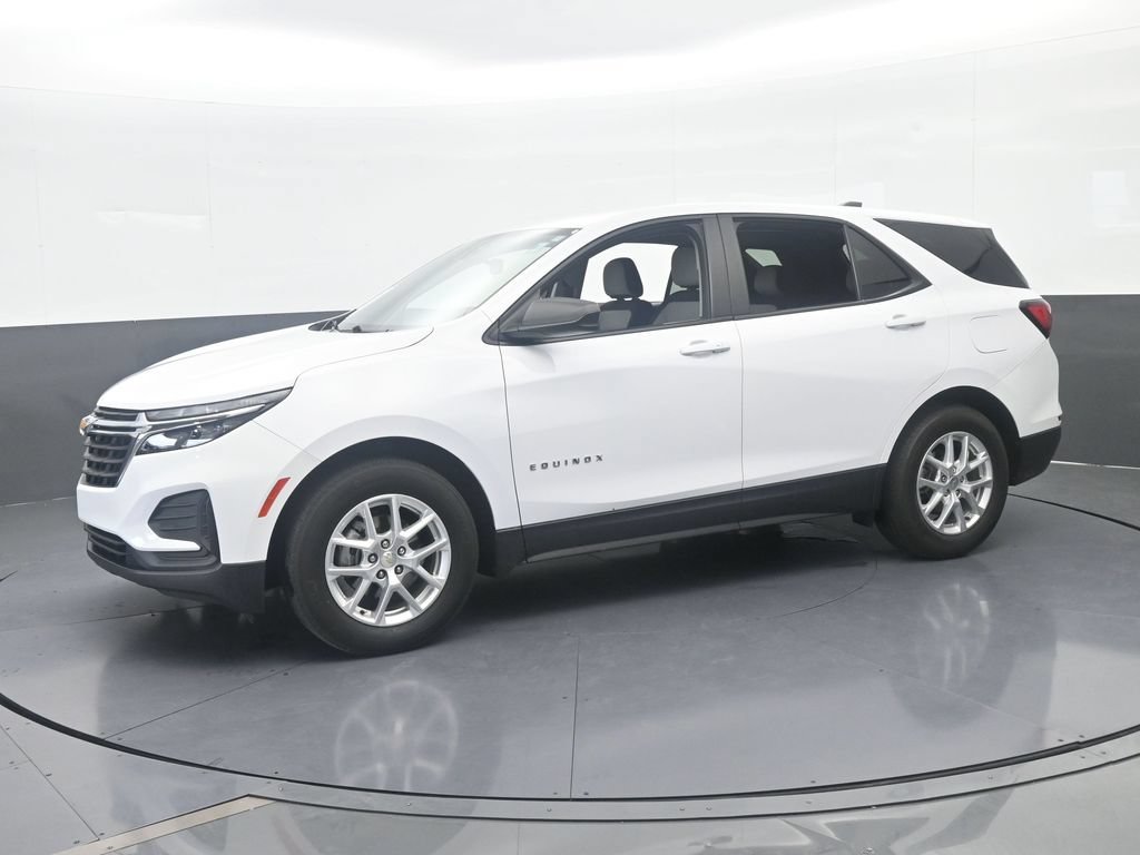 Used 2024 Chevrolet Equinox LS w/ LS Convenience Package FWD image 2