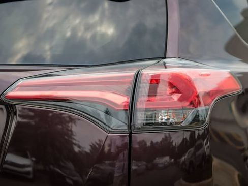 Used 2018 Toyota RAV4 LE w/ All Weather Liner Package AWD/4WD image 23