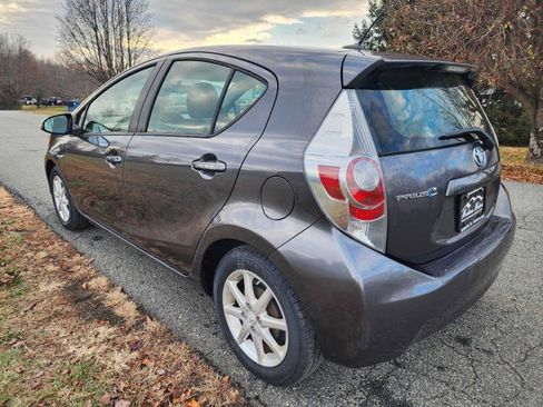 Used 2014 Toyota Prius C Four image 9