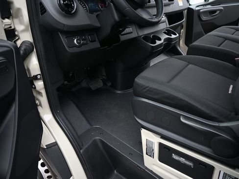 Used 2025 Mercedes-Benz Sprinter 3500 image 7