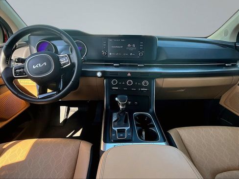 Used 2024 Kia Carnival LX FWD image 9
