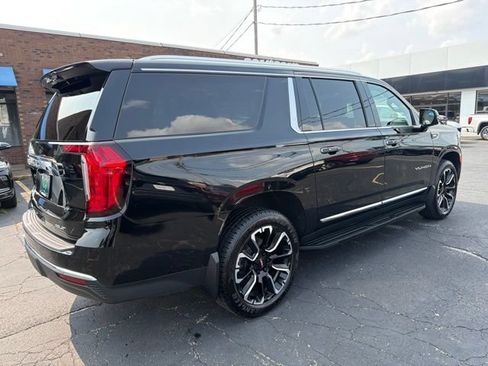 Certified 2023 GMC Yukon XL SLT w/ SLT Premium Package AWD/4WD image 6