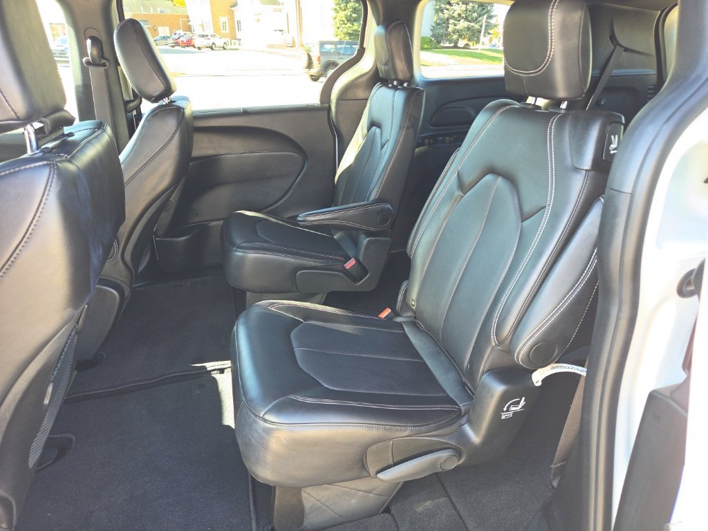 Certified 2026 Chrysler Pacifica Select FWD image 22