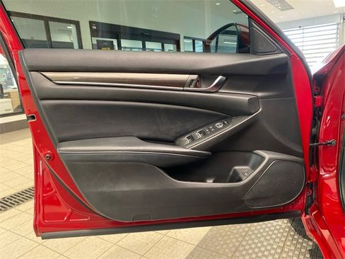 Used 2018 Honda Accord Sport image 12
