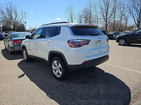 Used 2019 Jeep Compass Latitude AWD/4WD image 3