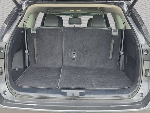 Used 2021 Toyota Highlander XLE FWD image 14