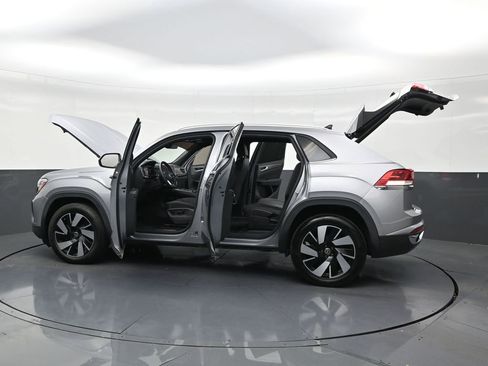 Used 2024 Volkswagen Atlas Cross Sport SE image 31