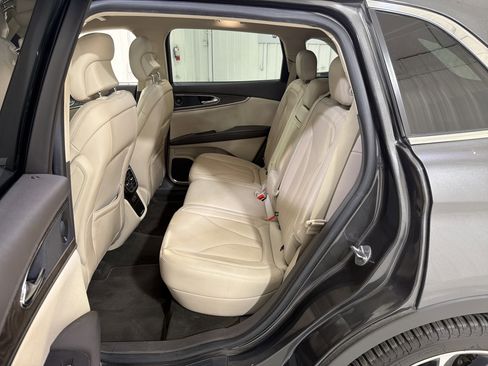 Used 2019 Lincoln Nautilus Reserve image 12