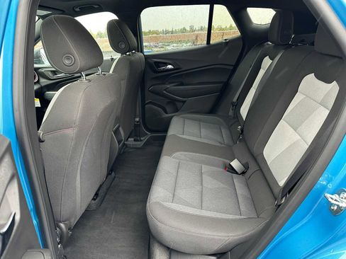 Certified 2025 Chevrolet Trax RS w/ Sunroof Package image 17