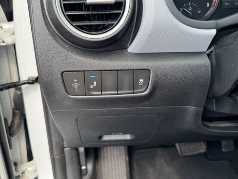 Used 2018 Hyundai Kona Limited FWD image 18