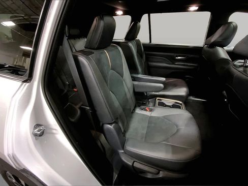 Used 2025 Toyota Grand Highlander AWD Hybrid image 20